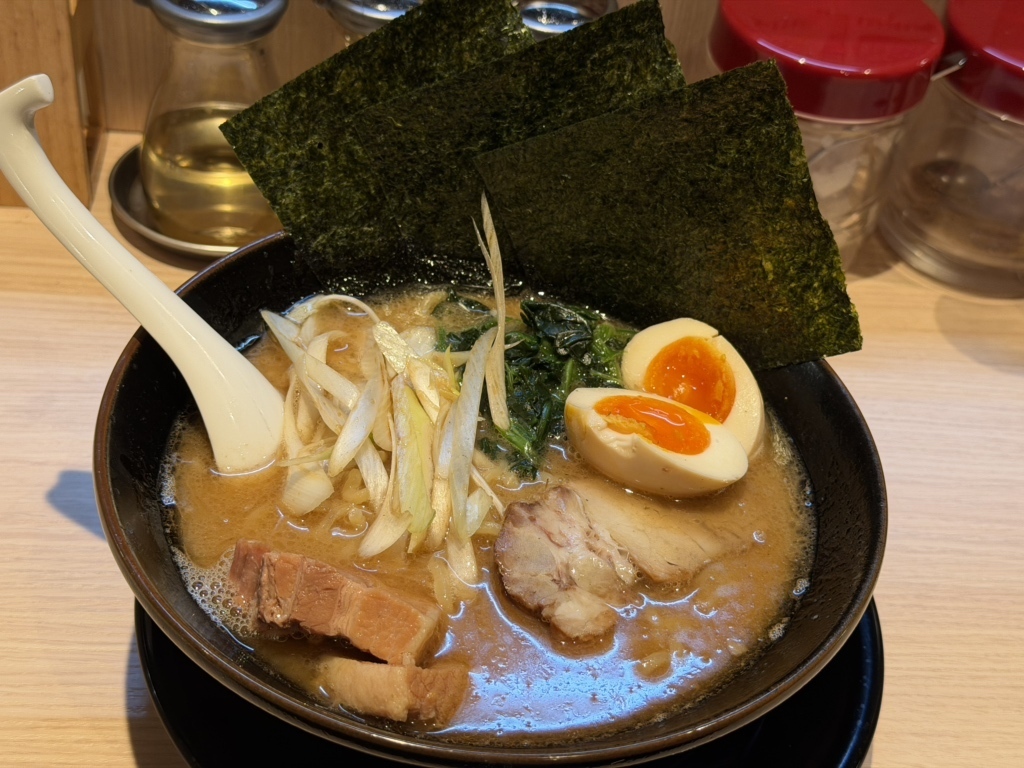 銀座のラーメンの深夜営業しているお店20選　20位:日比谷 とんこつ座