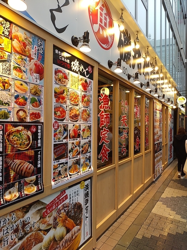 銀座の寿司店で深夜営業しているお店20選　17位:磯丸水産 新橋烏森通り店