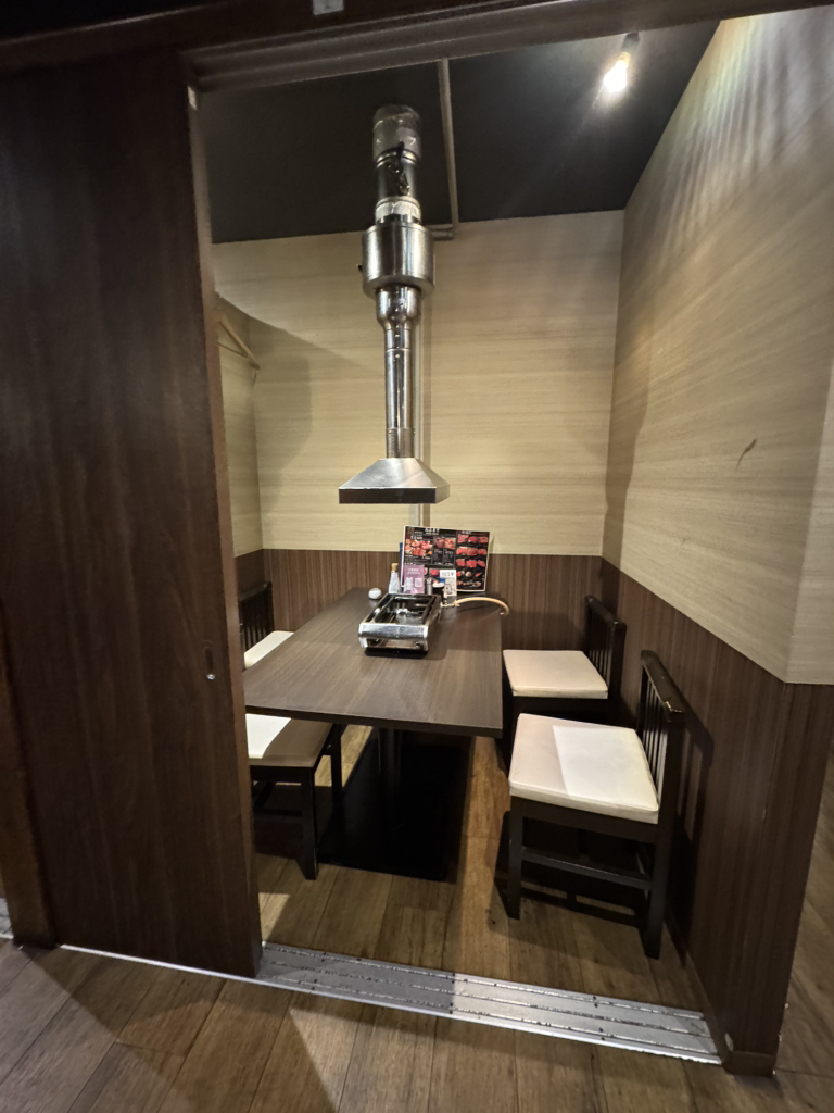 銀座の焼肉の深夜営業していて個室がある店舗15選　10位:個室と肉と炉端 響蔵 新橋店