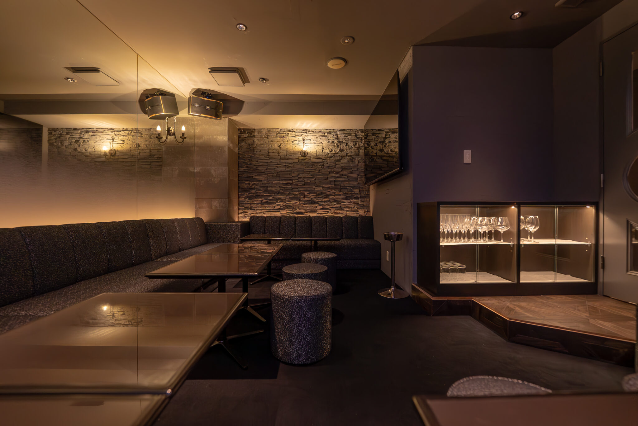 OMM LOUNGE​​ 店内画像③