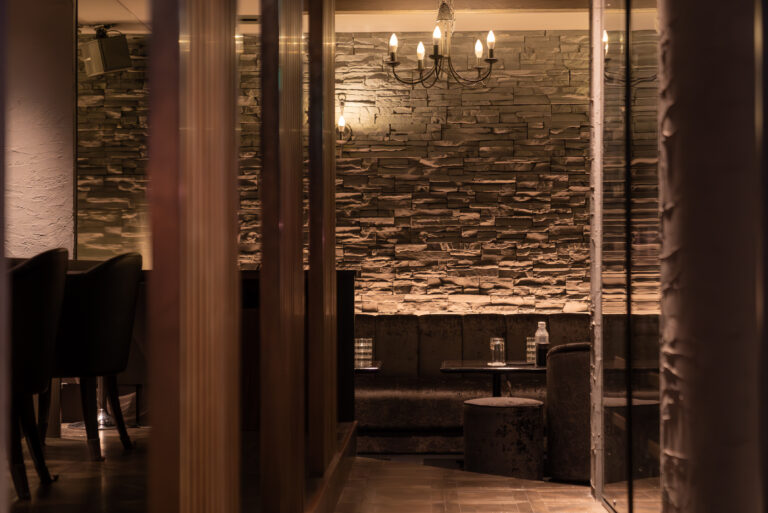 OMM LOUNGE​​ 店内画像①