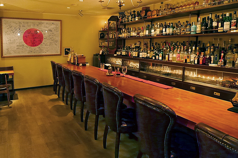 Bar 耳塚 店内画像①