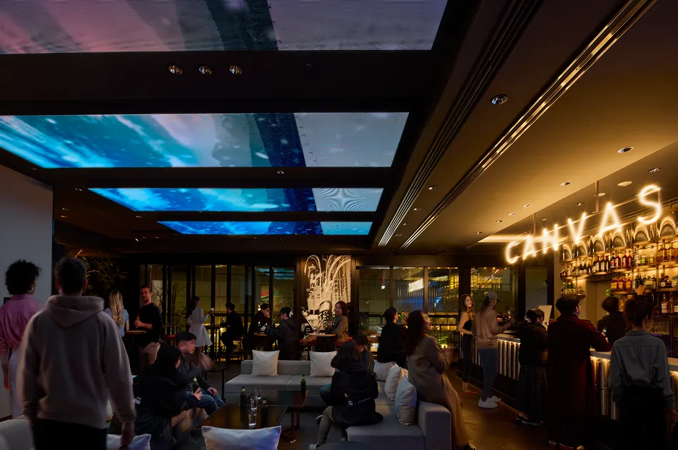 CANVAS LOUNGE produced by P.C.M.・OMIKI BAR 店内画像①