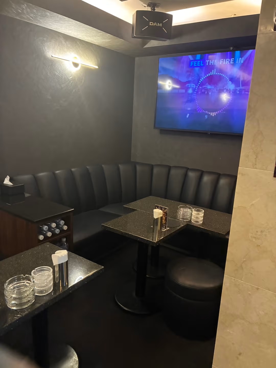 BAR LOUNGE 8 店内写真③