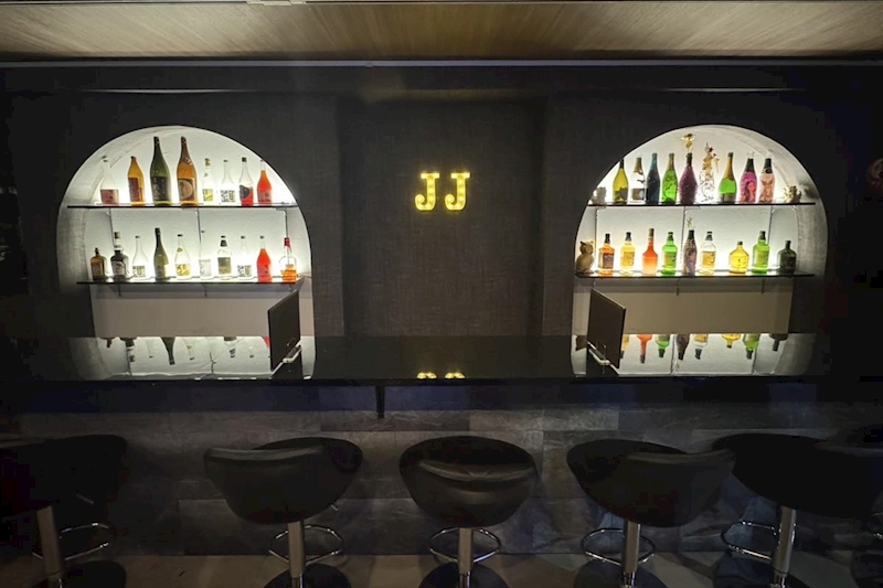 銀座のガールズバーのおすすめ20選　10位:JJ-自由時間-