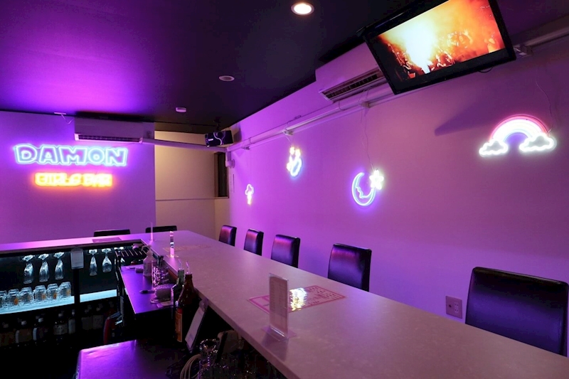 銀座のガールズバーのおすすめ20選　20位:Girl's Bar Damon