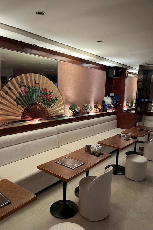 上野のスナック20選　17位:湯島 KUROMON lounge
